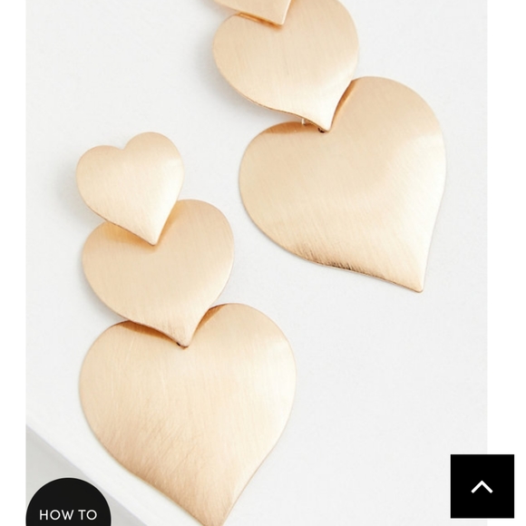 🆕GOLD-TONE HEART DROP STATEMENT EARRINGS - Picture 4 of 4